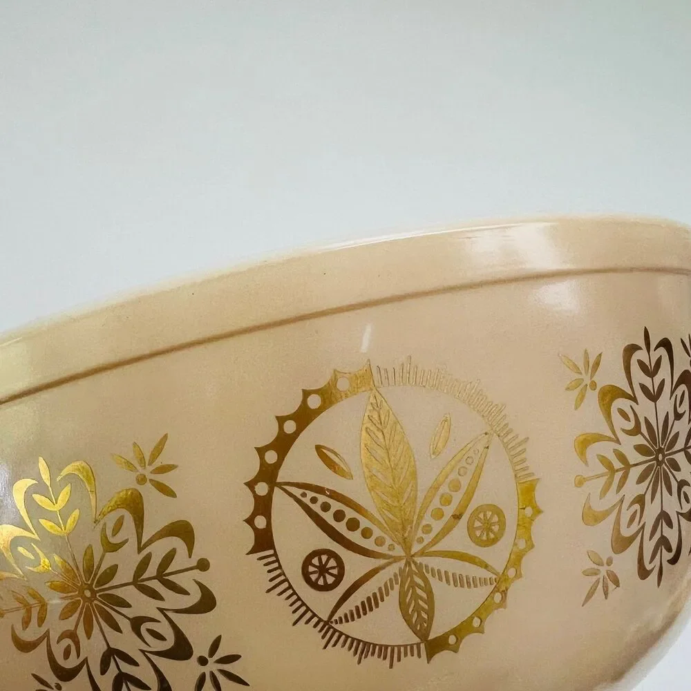 PYREX Beige Gold Folk Art Hex Signs 404 Mixing Bowl 4-Quart